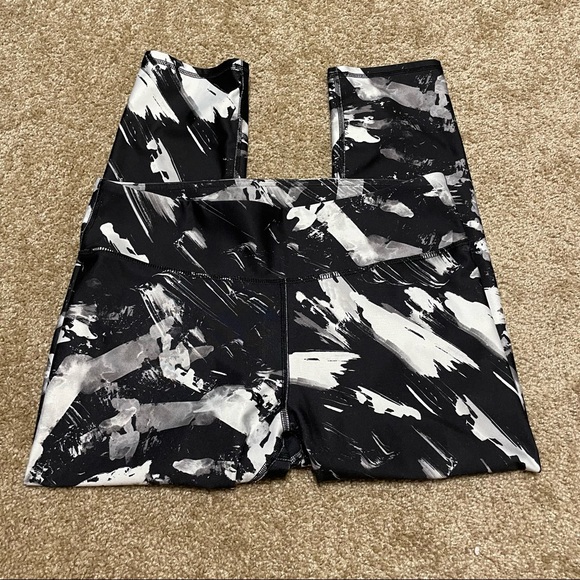 Fabletics Powerhold Leggings Size Medium - Picture 4 of 8